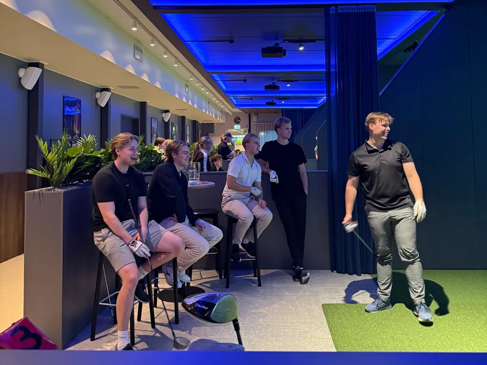 Members at the simulator bay at VMB 2025